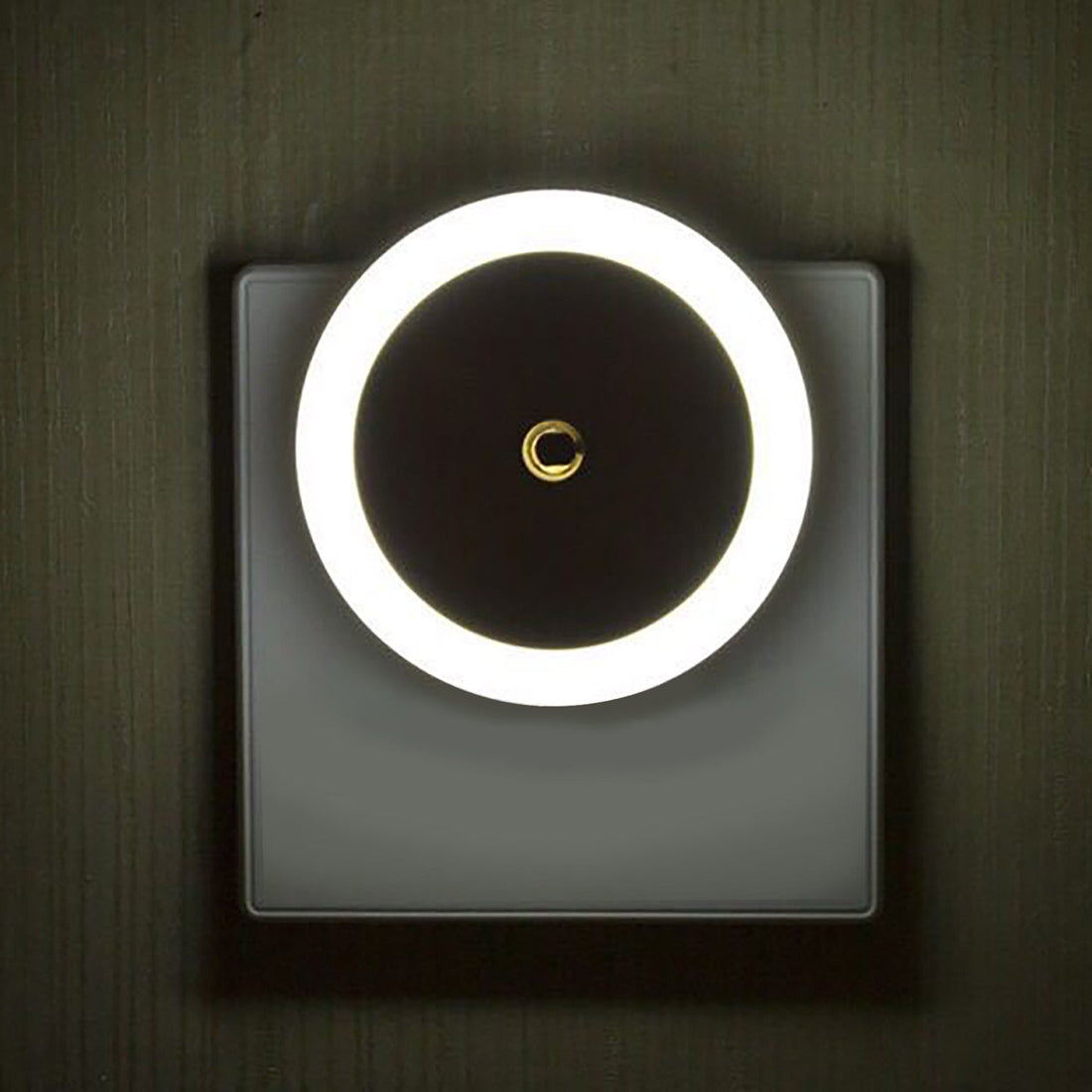 Plug-in LED Night Light With Auto Dusk-To-Dawn Sensor ( Round , White )