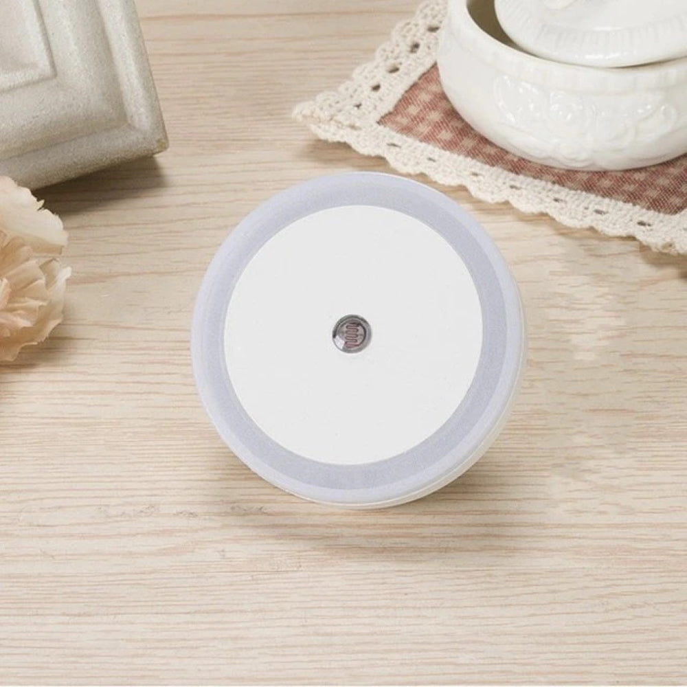 Plug-in LED Night Light With Auto Dusk-To-Dawn Sensor ( Round , White )