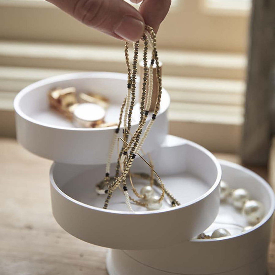 Travel Jewelry Box, Portable 360* Rotating White Storage Case (Pack of 1)